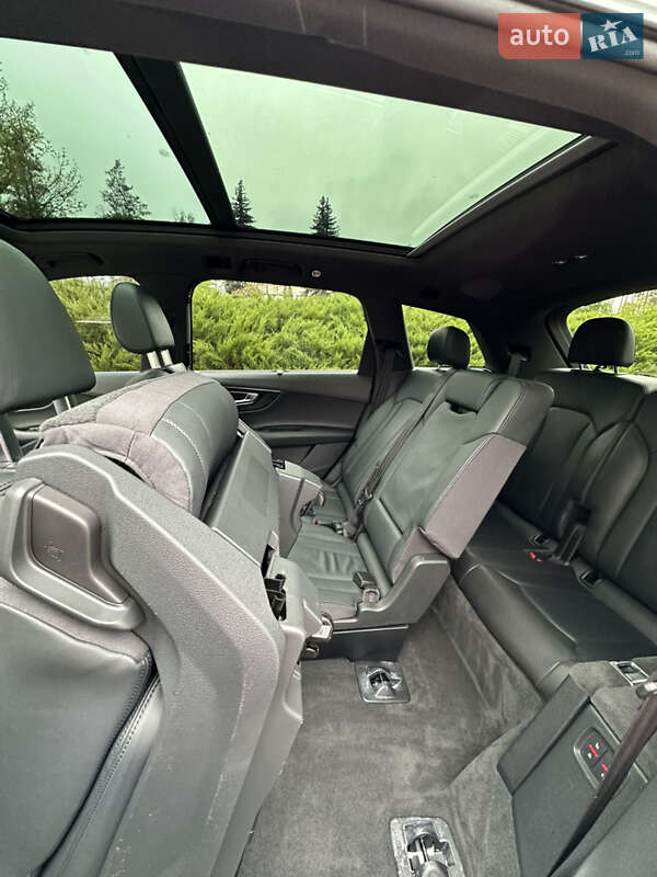 Внедорожник / Кроссовер Audi Q7 2016 в Киеве