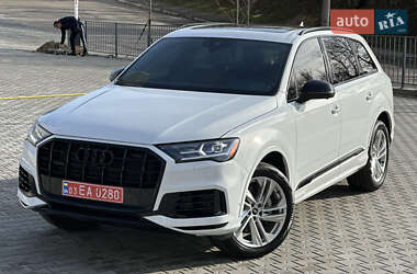Внедорожник / Кроссовер Audi Q7 2021 в 