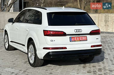 Внедорожник / Кроссовер Audi Q7 2021 в 