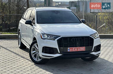 Внедорожник / Кроссовер Audi Q7 2021 в 