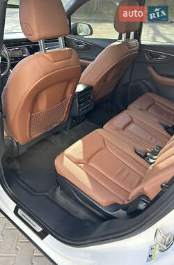Внедорожник / Кроссовер Audi Q7 2021 в 