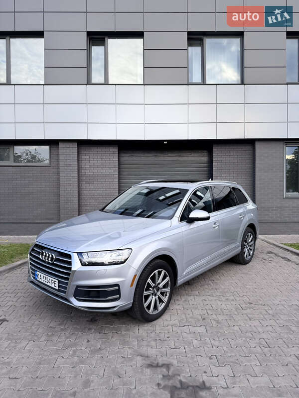 Внедорожник / Кроссовер Audi Q7 2017 в 