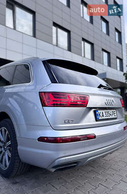 Внедорожник / Кроссовер Audi Q7 2017 в 
