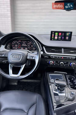 Внедорожник / Кроссовер Audi Q7 2017 в 