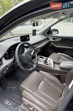 Внедорожник / Кроссовер Audi Q7 2016 в 