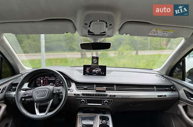 Внедорожник / Кроссовер Audi Q7 2016 в 