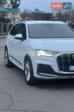 Внедорожник / Кроссовер Audi Q7 2021 в 
