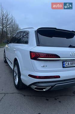 Внедорожник / Кроссовер Audi Q7 2021 в 