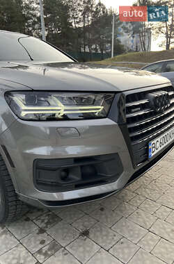 Внедорожник / Кроссовер Audi Q7 2017 в 