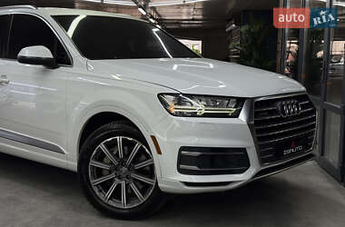 Внедорожник / Кроссовер Audi Q7 2017 в 