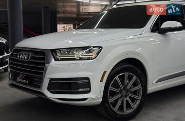Внедорожник / Кроссовер Audi Q7 2017 в 