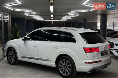 Внедорожник / Кроссовер Audi Q7 2017 в 