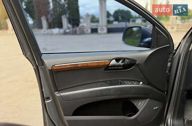 Внедорожник / Кроссовер Audi Q7 2011 в 