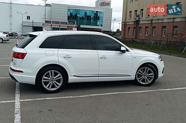 Внедорожник / Кроссовер Audi Q7 2017 в 