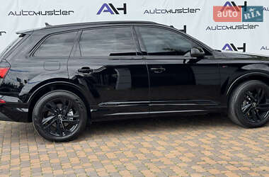 Позашляховик / Кросовер Audi Q7 2020 в 
