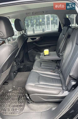 Внедорожник / Кроссовер Audi Q7 2018 в 