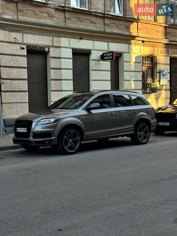 Позашляховик / Кросовер Audi Q7 2013 в 