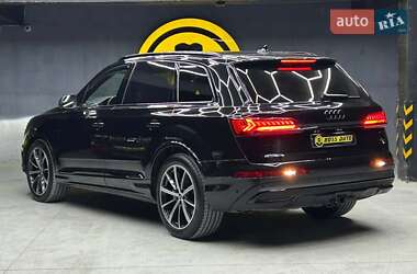 Внедорожник / Кроссовер Audi Q7 2022 в 