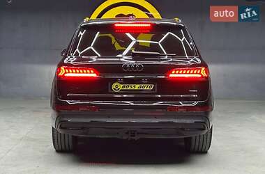 Внедорожник / Кроссовер Audi Q7 2022 в 