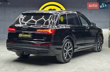 Внедорожник / Кроссовер Audi Q7 2022 в 