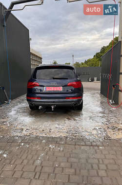 Позашляховик / Кросовер Audi Q7 2013 в 