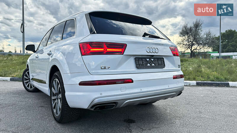 Внедорожник / Кроссовер Audi Q7 2016 в Киеве