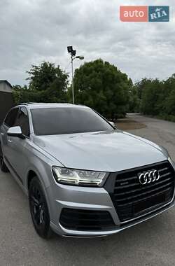 Внедорожник / Кроссовер Audi Q7 2018 в 