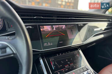 Позашляховик / Кросовер Audi Q7 2020 в 