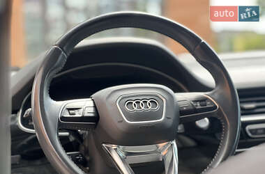Внедорожник / Кроссовер Audi Q7 2016 в 