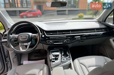 Внедорожник / Кроссовер Audi Q7 2016 в 