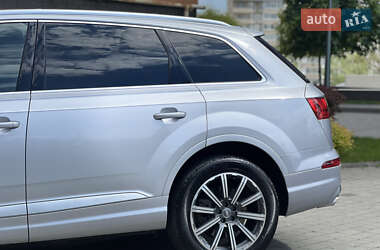 Внедорожник / Кроссовер Audi Q7 2016 в 