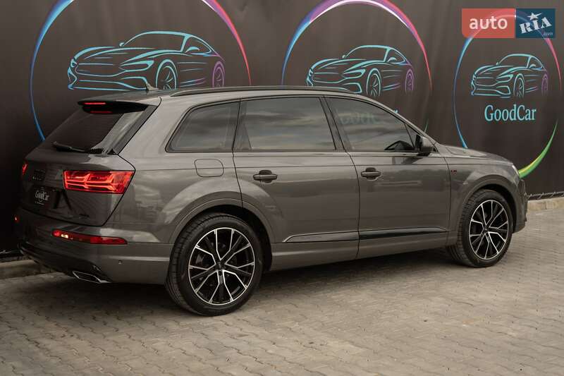Позашляховик / Кросовер Audi Q7 2018 в Луцьку