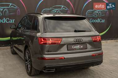 Позашляховик / Кросовер Audi Q7 2018 в 