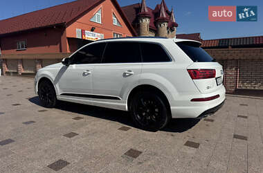 Внедорожник / Кроссовер Audi Q7 2016 в 