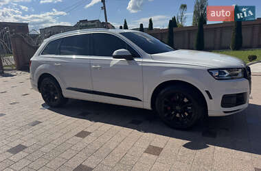 Внедорожник / Кроссовер Audi Q7 2016 в 