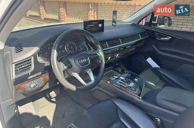 Внедорожник / Кроссовер Audi Q7 2016 в 