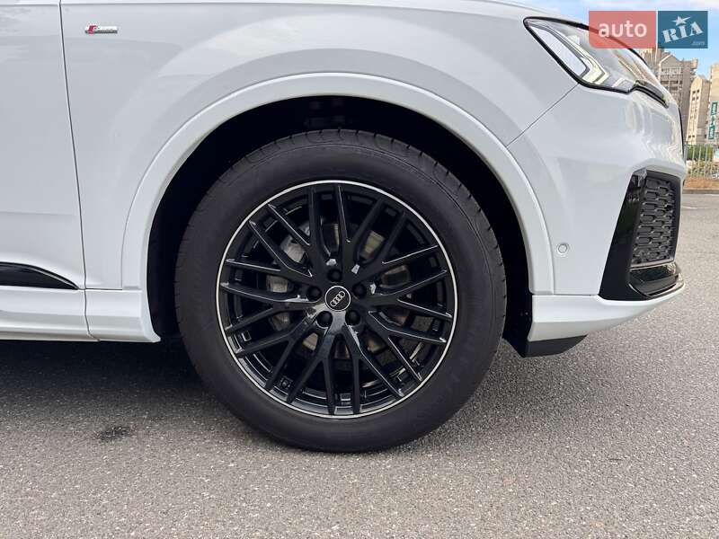 Внедорожник / Кроссовер Audi Q7 2023 в Киеве