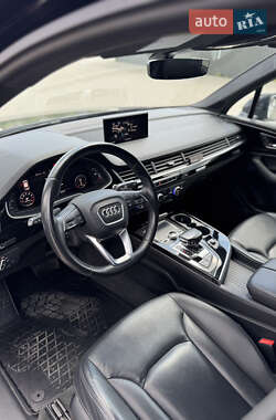 Внедорожник / Кроссовер Audi Q7 2016 в 