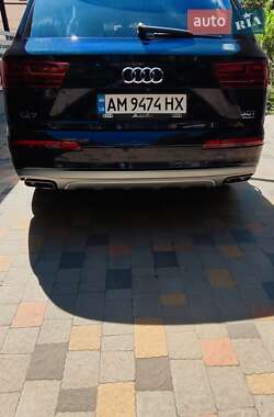 Позашляховик / Кросовер Audi Q7 2017 в 