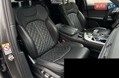 Внедорожник / Кроссовер Audi Q7 2018 в 