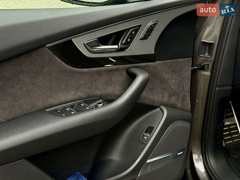 Внедорожник / Кроссовер Audi Q7 2018 в Ужгороде