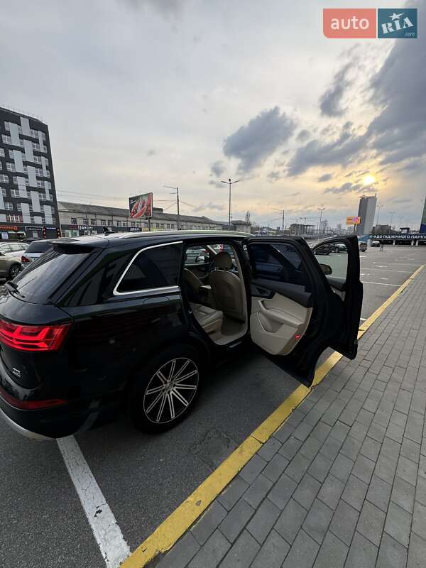 Позашляховик / Кросовер Audi Q7 2016 в Києві