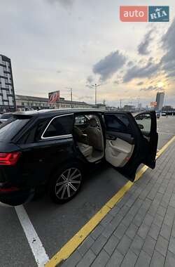 Позашляховик / Кросовер Audi Q7 2016 в 