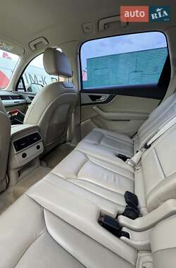 Позашляховик / Кросовер Audi Q7 2016 в 