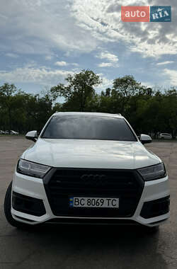 Позашляховик / Кросовер Audi Q7 2018 в 