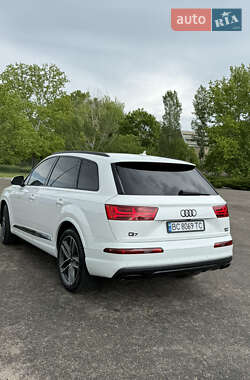 Позашляховик / Кросовер Audi Q7 2018 в 
