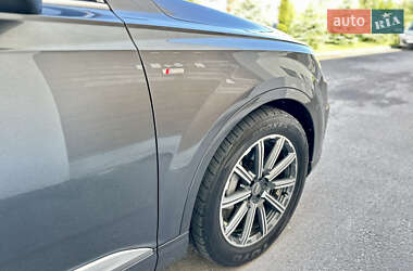 Позашляховик / Кросовер Audi Q7 2016 в 