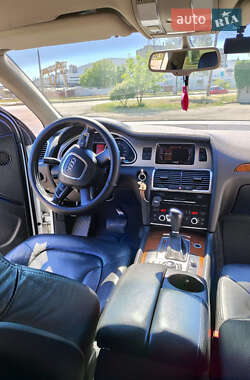 Позашляховик / Кросовер Audi Q7 2011 в 
