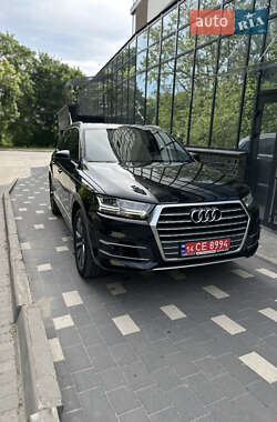 Внедорожник / Кроссовер Audi Q7 2017 в 