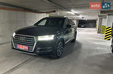 Внедорожник / Кроссовер Audi Q7 2017 в 